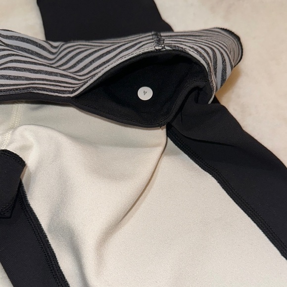 Lululemon Athletica Black and White Leggings Sporty Design - Picture 9 of 9